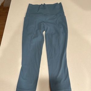 Athleta salutation stash pocket capri